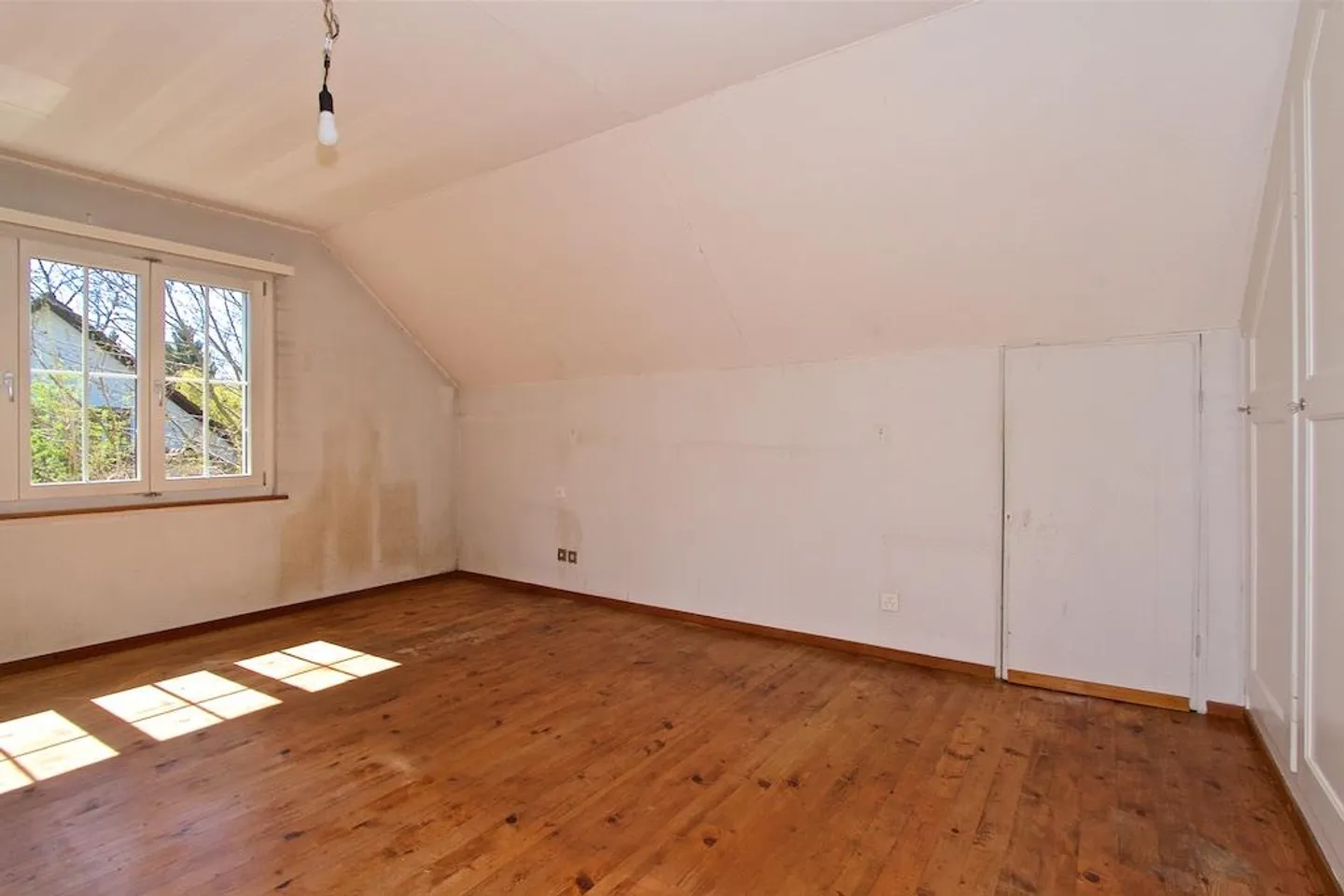 Living in Bern, single-family house with high renovation needs - Photo 13 of 15