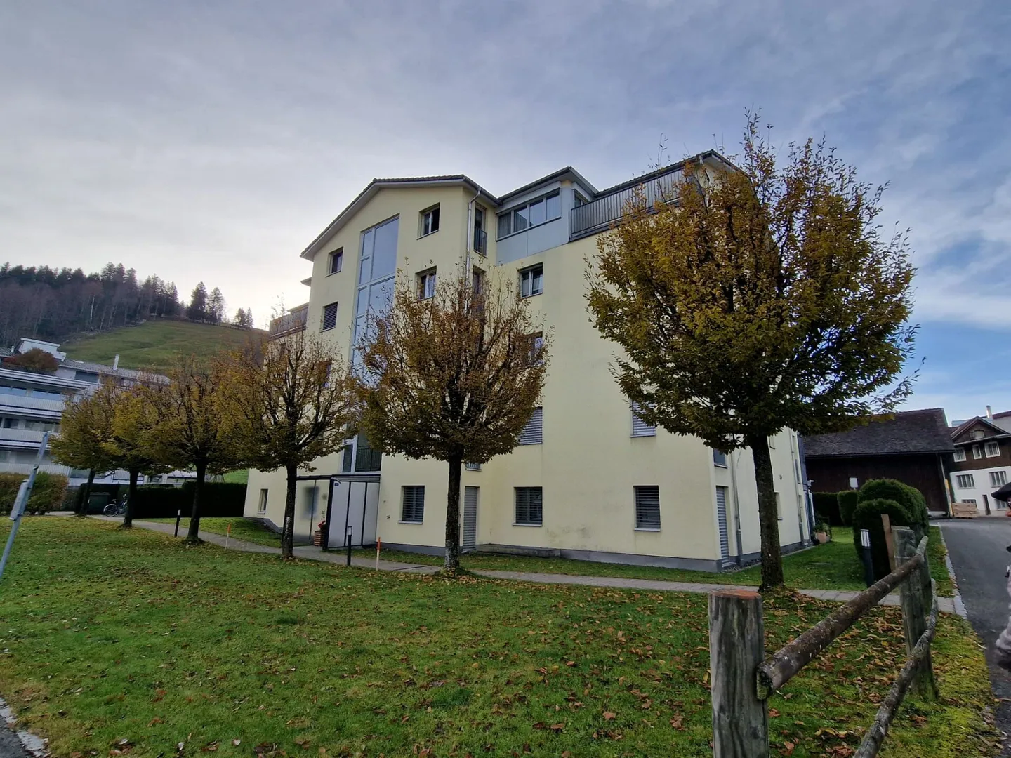 Gepflegt mit Lift und schöner Aussicht - Photo 8 sur 8