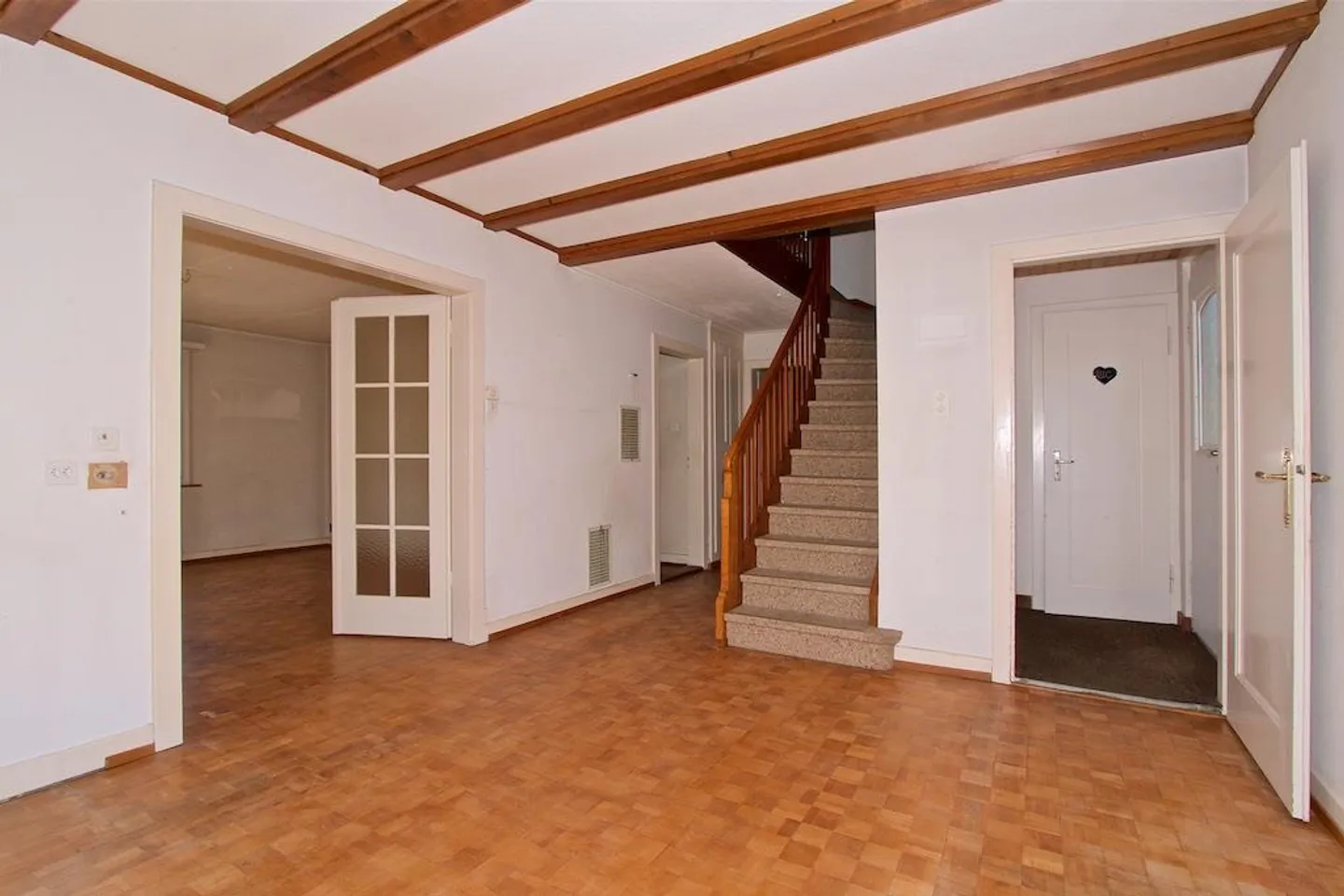 Living in Bern, single-family house with high renovation needs - Photo 7 of 15