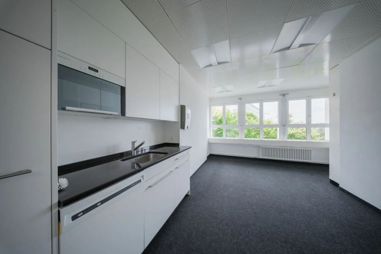 Office space for rent - Photo 3 of 9