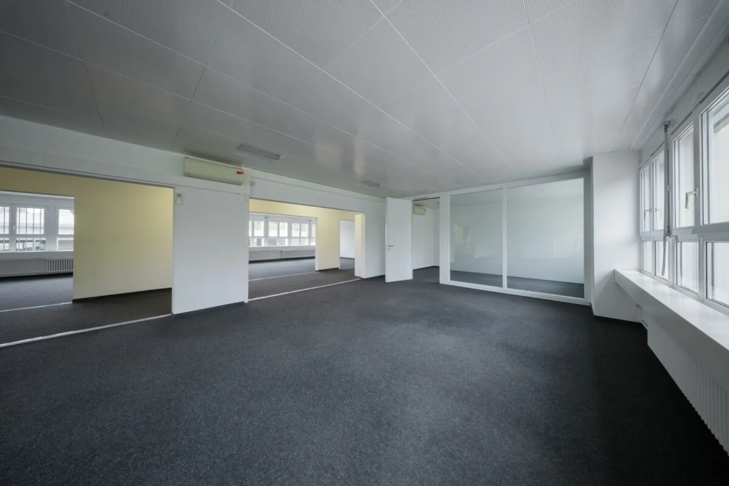 Office space for rent - Photo 7 of 9