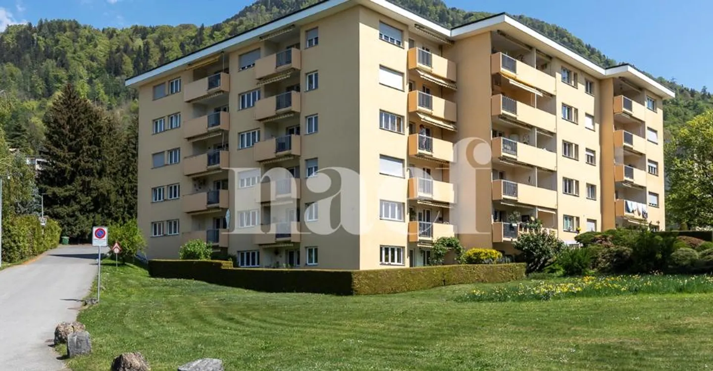 Exclusive! Spacious 3.5-room apartment with balcony and unobstructed view of the lake for sale in Chernex / Montreux - Photo 2 of 8