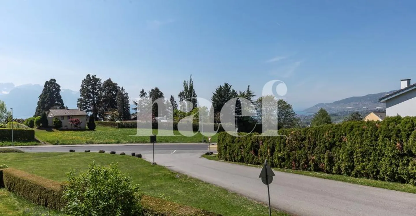 Exclusive! Spacious 3.5-room apartment with balcony and unobstructed view of the lake for sale in Chernex / Montreux - Photo 3 of 8