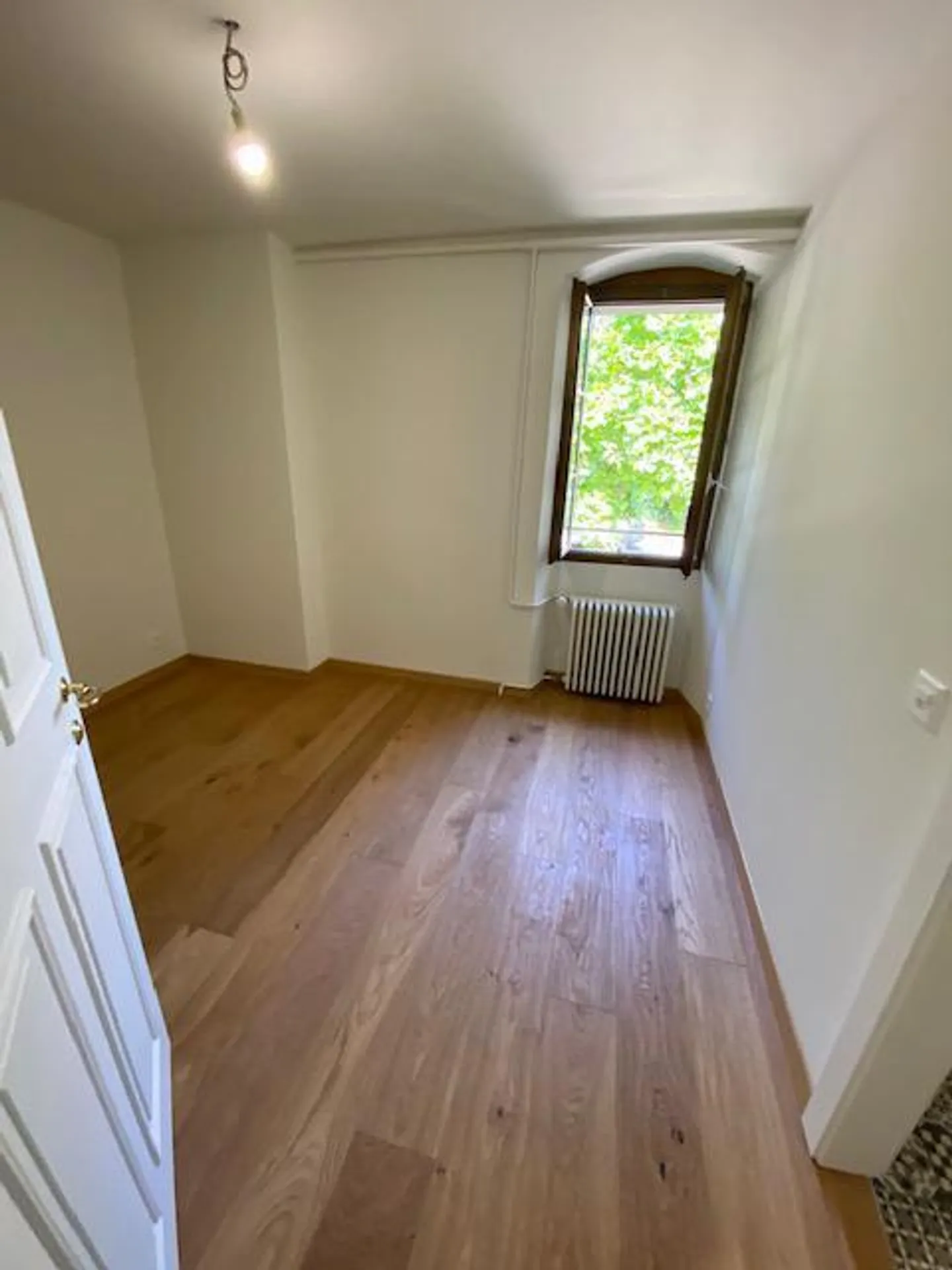 Très bel appartement en attique moderne avec 5 pièces et jardin à Avusy - Photo 5 sur 13