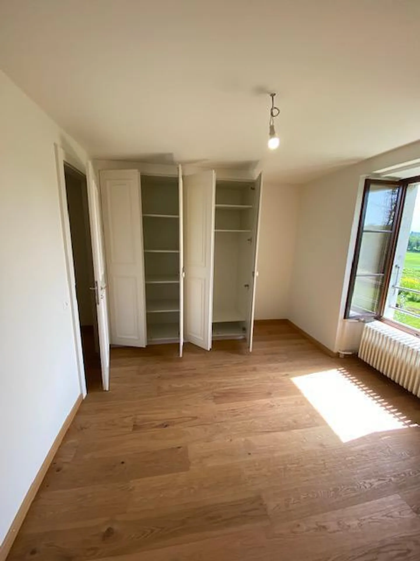 Très bel appartement en attique moderne avec 5 pièces et jardin à Avusy - Photo 7 sur 13