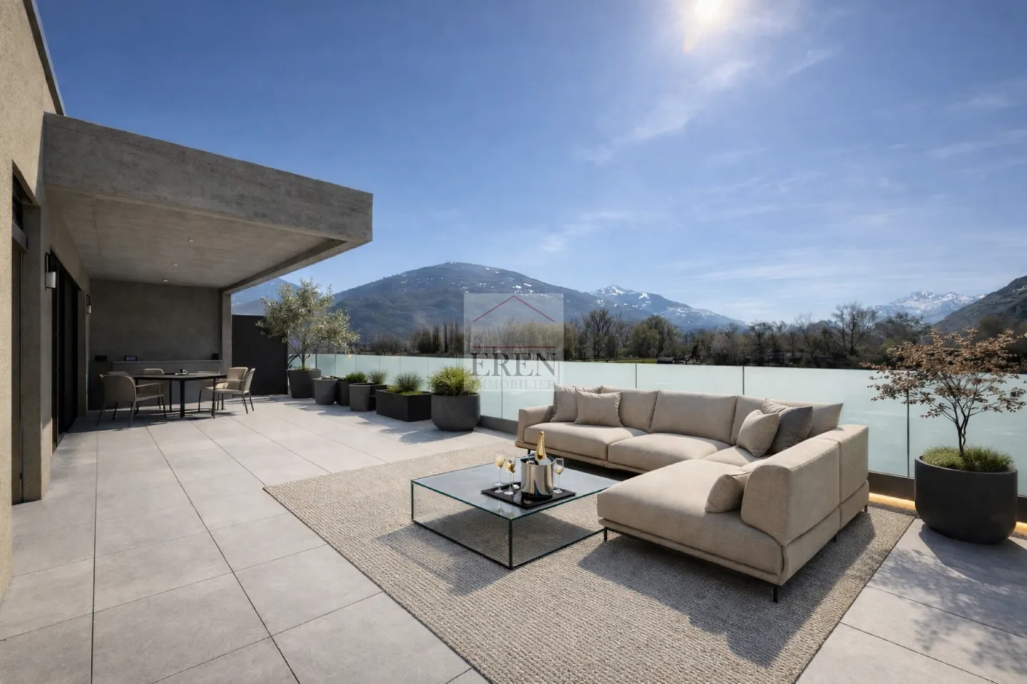 Attique spacieux avec terrasse - Photo 1 sur 13