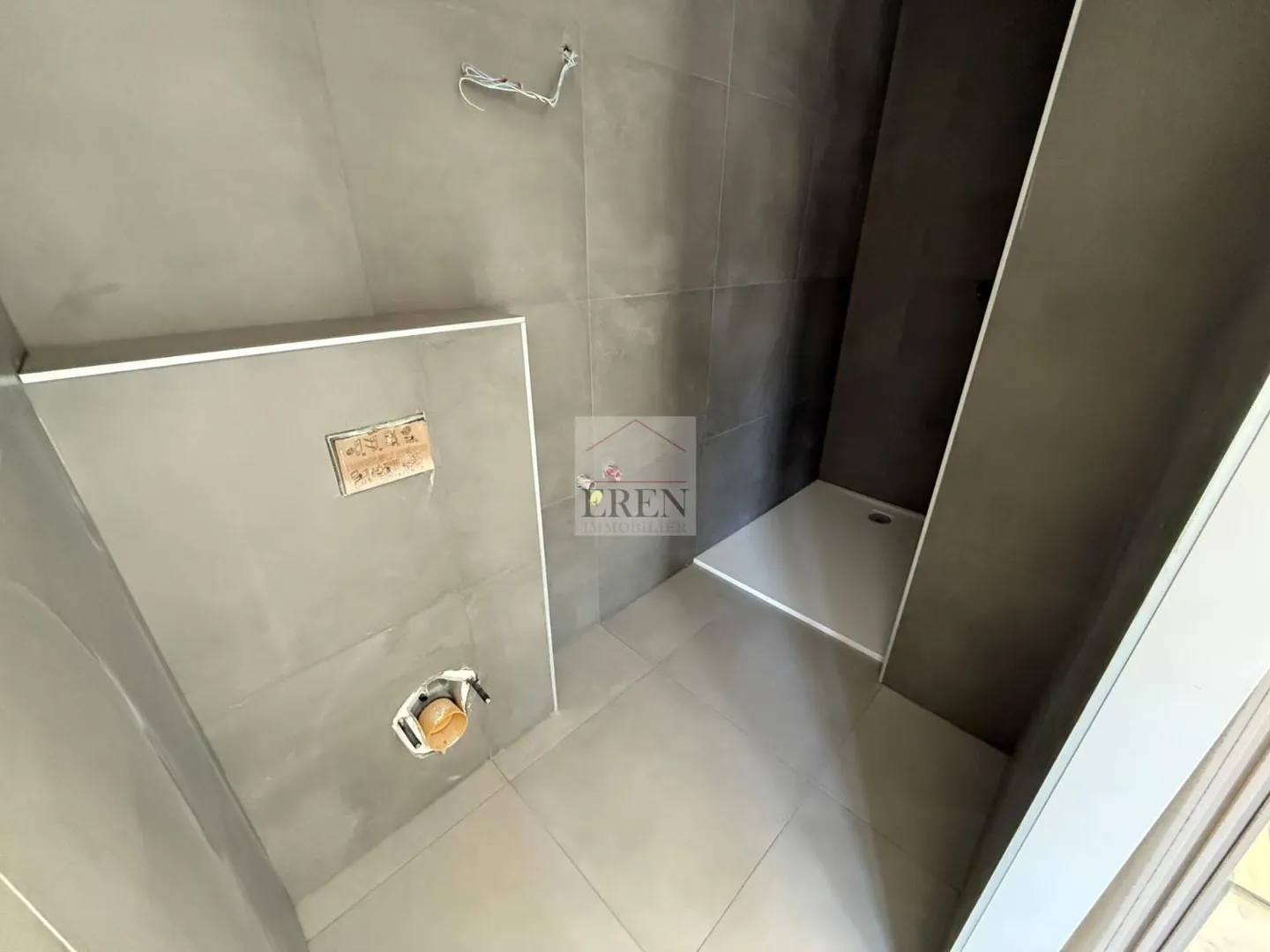 Attique spacieux avec terrasse - Photo 8 sur 13