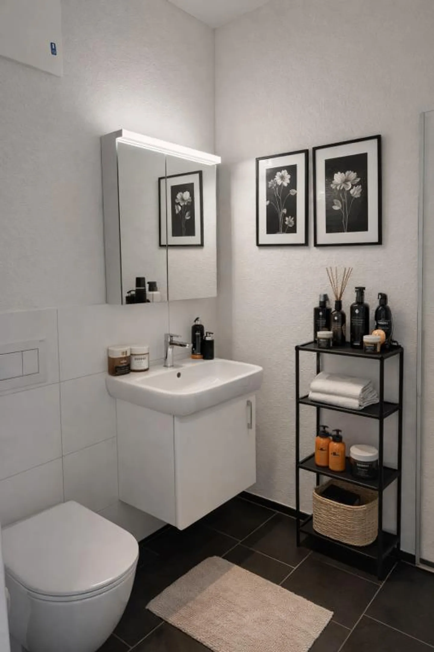 Charming Single Apartment! - Photo 4 of 6