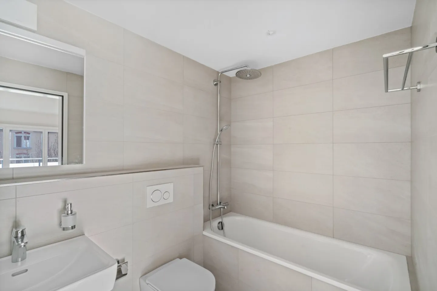 Apartment for rent - Photo 3 of 5