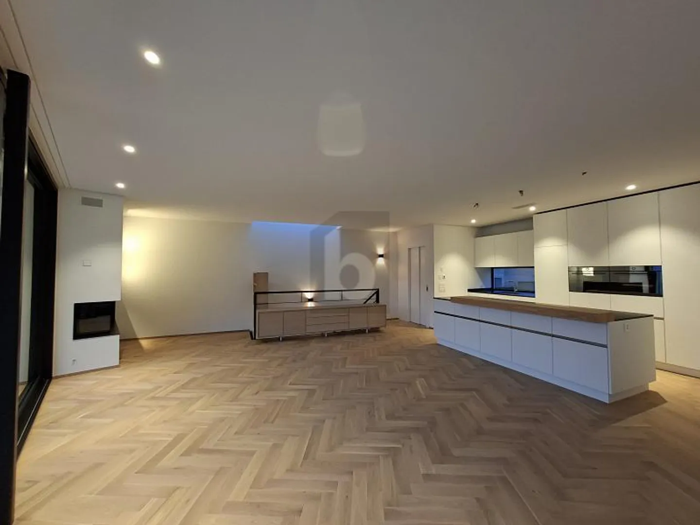 HOCHWERTIG UND VOLLER MODERNER HIGHLIGHTS - Foto 2 von 6