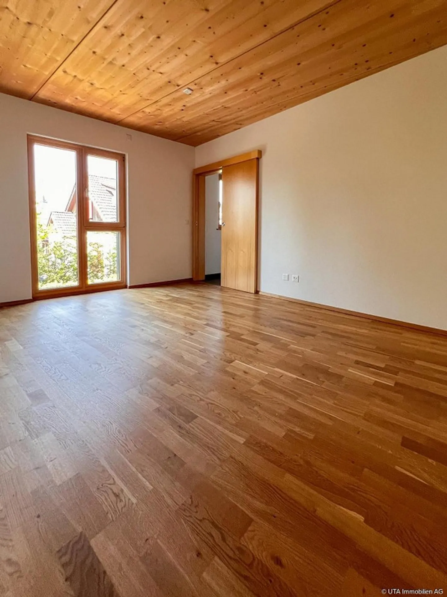 Vivere moderno sull'acqua con un fascino e un comfort particolari - Foto 8 di 15