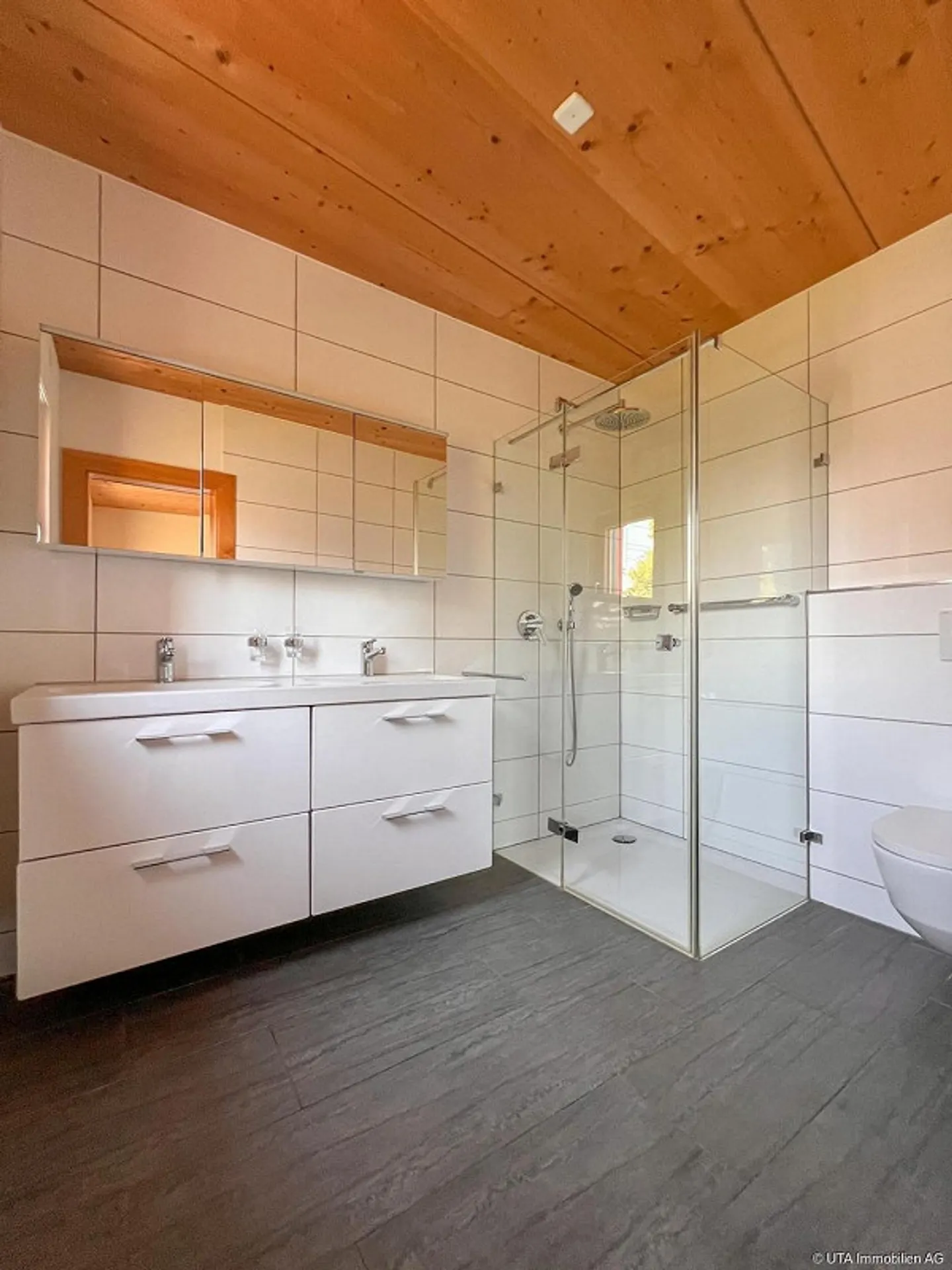 Vivere moderno sull'acqua con un fascino e un comfort particolari - Foto 9 di 15