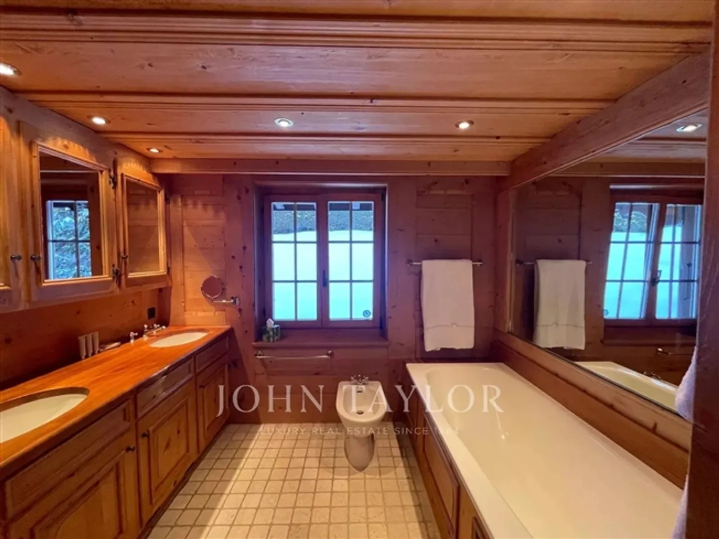 Sunny Apartment in the City Center of Gstaad - Photo 10 of 11