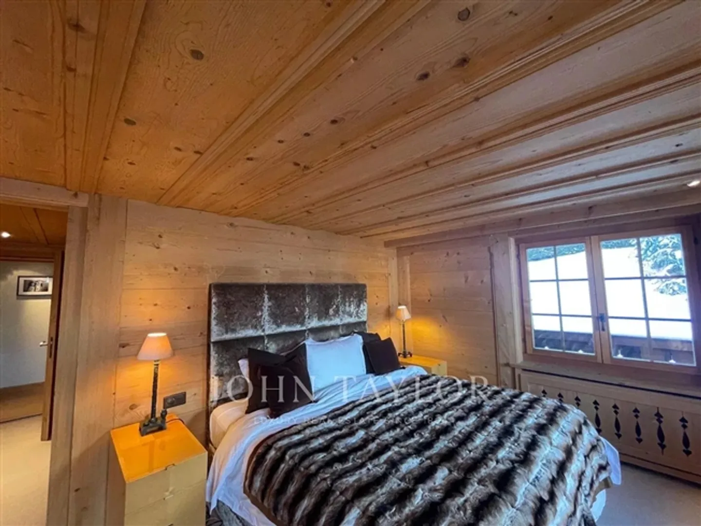 Sunny Apartment in the City Center of Gstaad - Photo 8 of 11