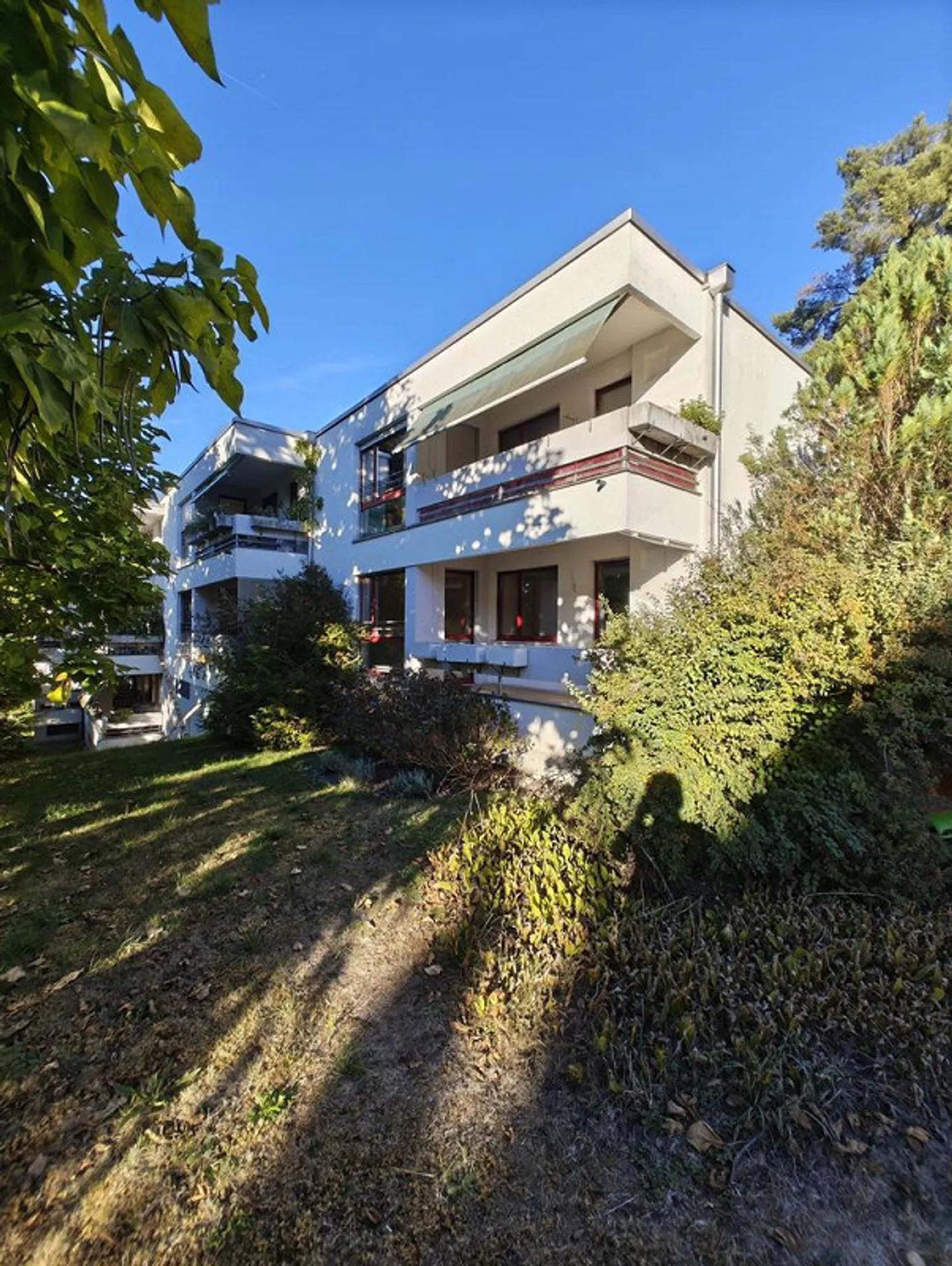 Appartamento 4,5 locali con nuova cucina moderna a Oberwil - Foto 2 di 12
