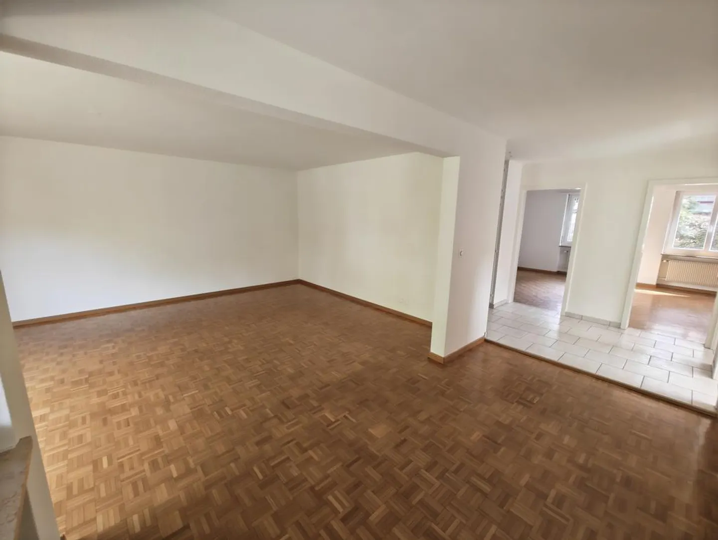 Appartamento 4,5 locali con nuova cucina moderna a Oberwil - Foto 6 di 12