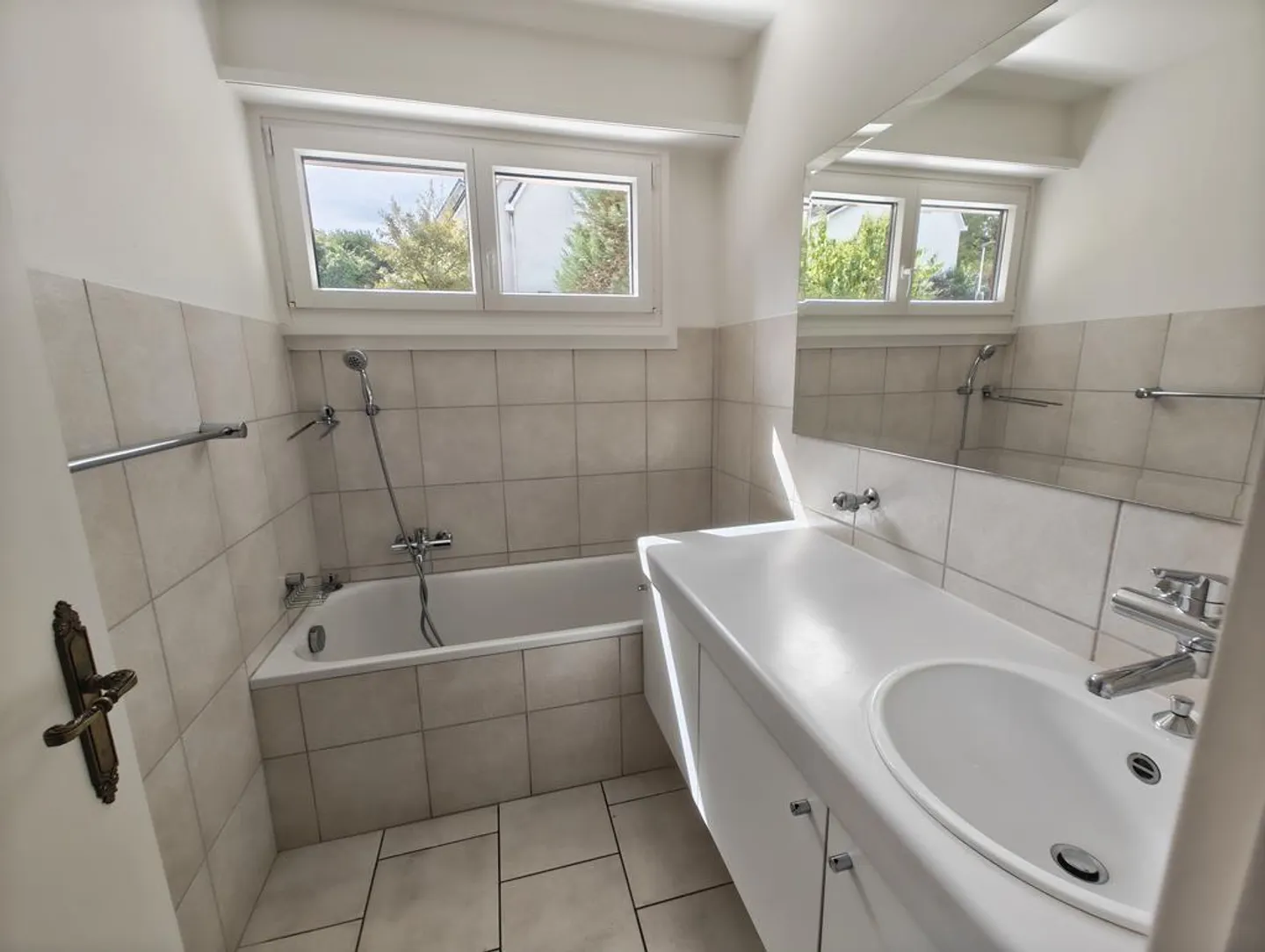 Appartamento 4,5 locali con nuova cucina moderna a Oberwil - Foto 10 di 12
