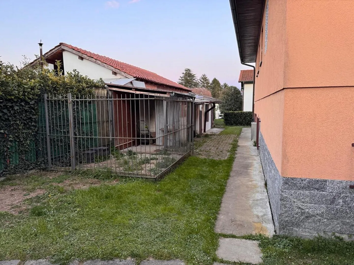 STABIO - CASA UNIFAMILIARE CON GIARDINO E SOLUZIONE ABITATIVA DOPPIA - Foto 4 di 6