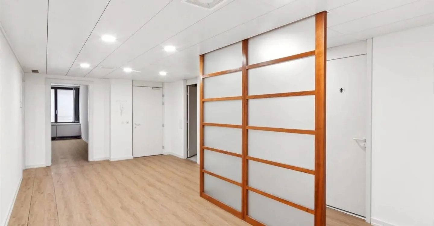 Beautifully arranged spaces in the hypercenter - Photo 2 of 7