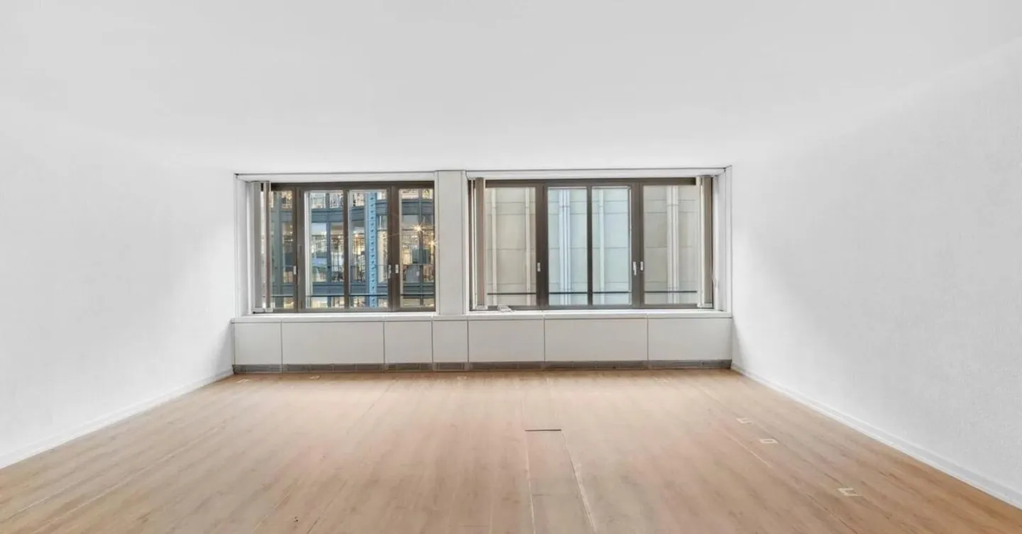 Beautifully arranged spaces in the hypercenter - Photo 4 of 7