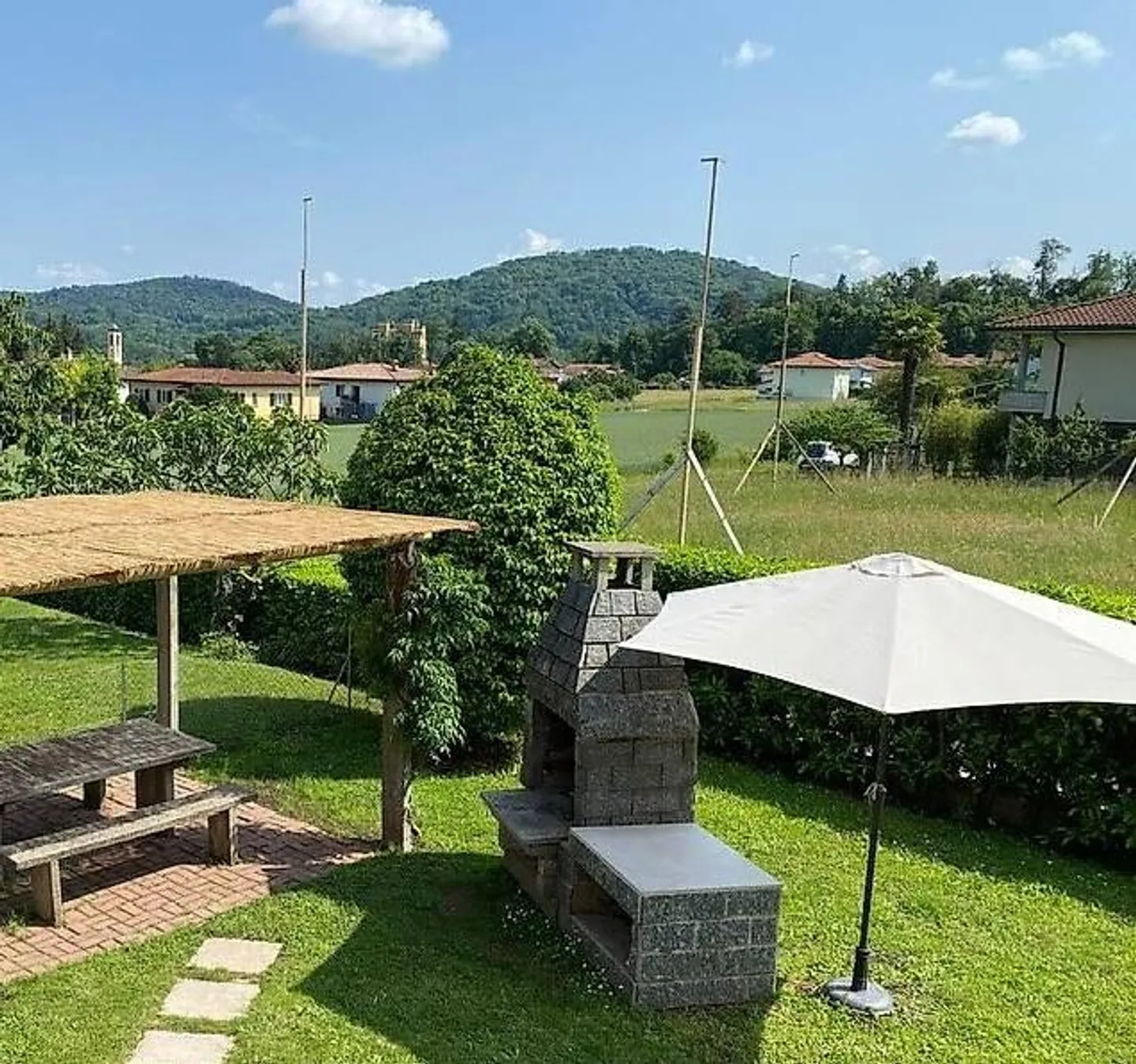 STABIO - CASA UNIFAMILIARE CON GIARDINO E SOLUZIONE ABITATIVA DOPPIA - Foto 2 di 6