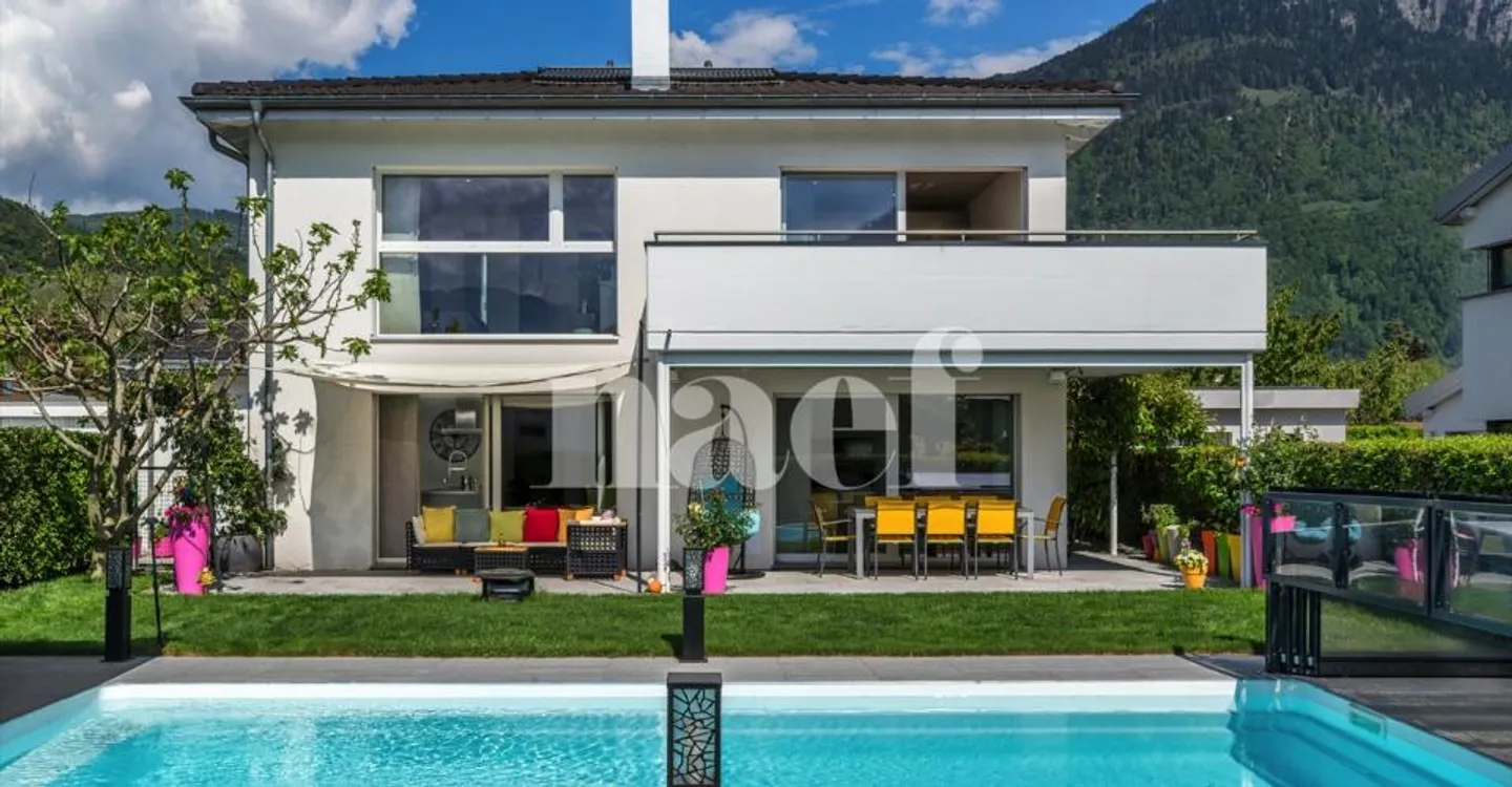 Superbe Maison Individuelle avec Piscine - Photo 2 sur 12