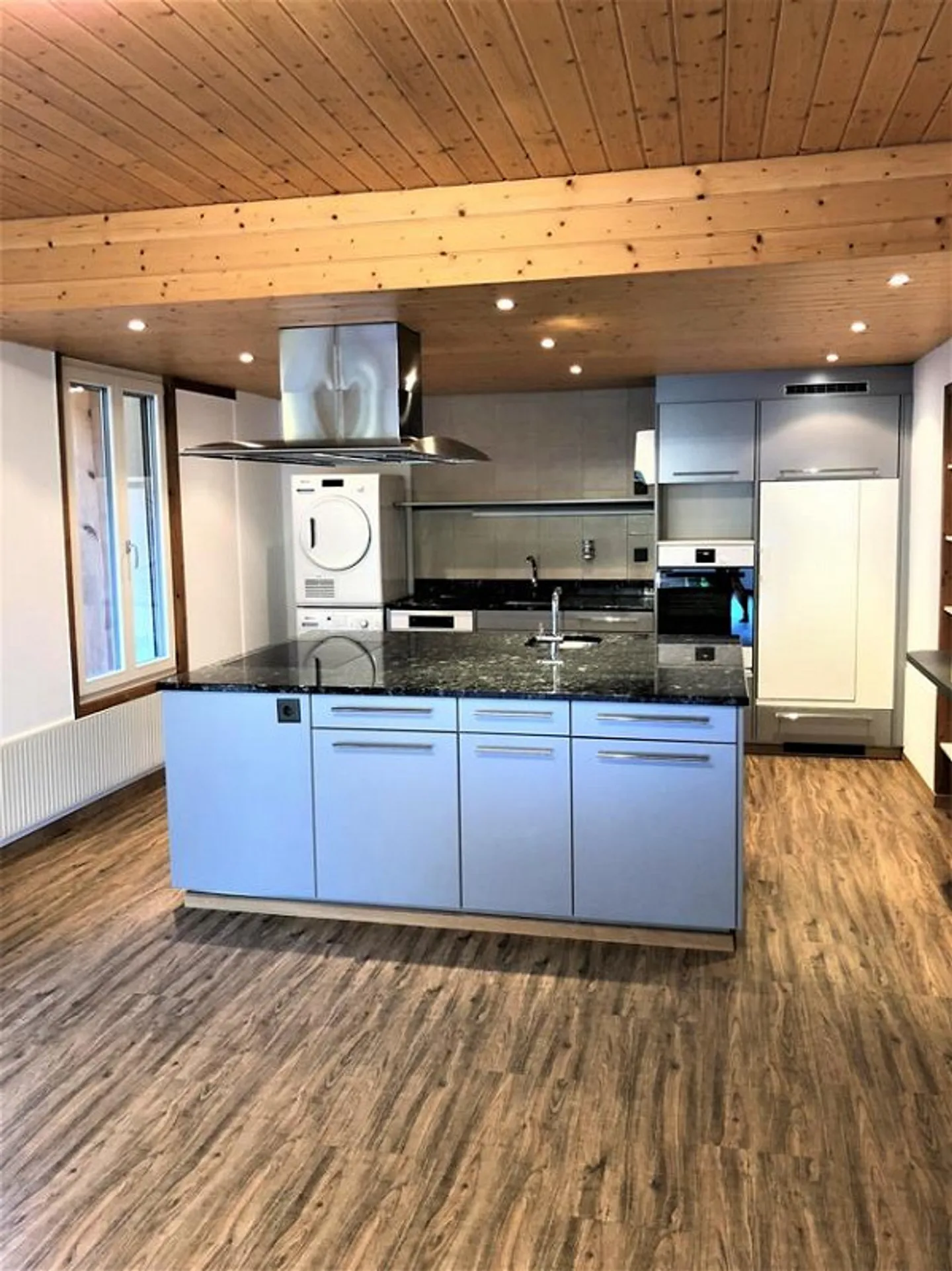 Large 2.5-room apartment in the middle of the village - Photo 1 of 8