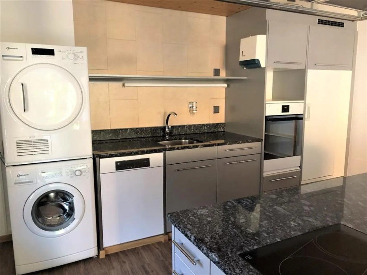 Large 2.5-room apartment in the middle of the village - Photo 2 of 8