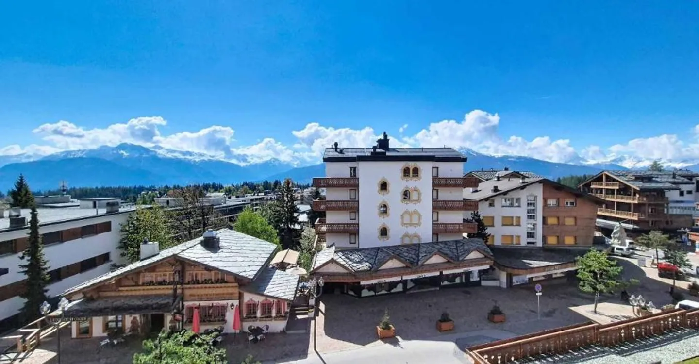 Spacious 7.5 rooms ideally located in the heart of the resort - Photo 1 of 9