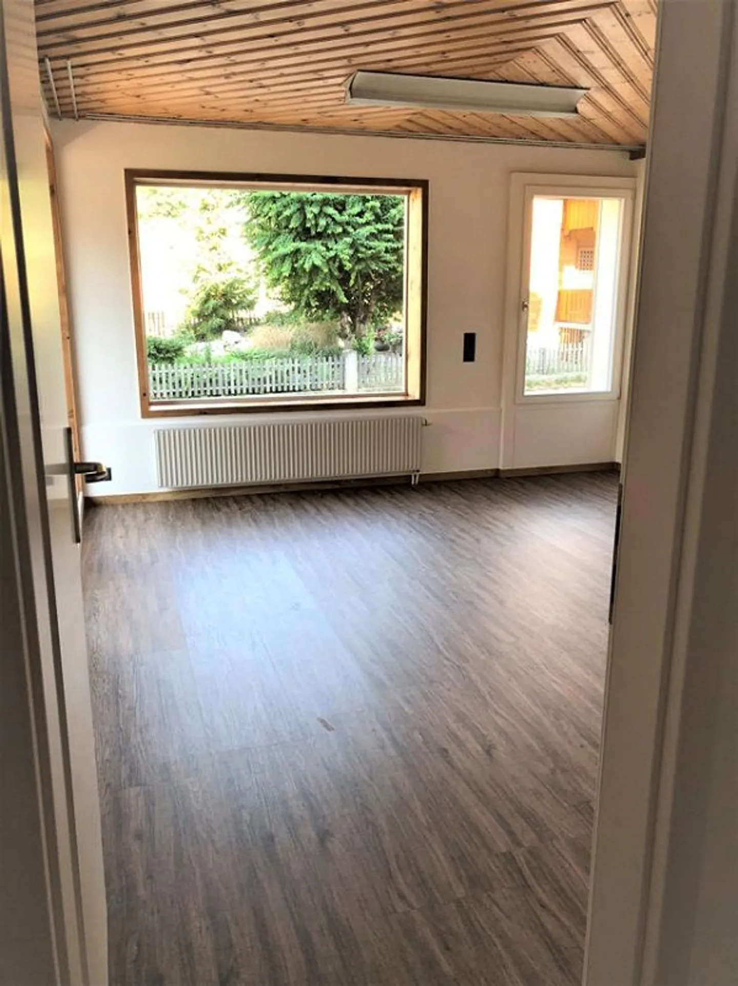 Large 2.5-room apartment in the middle of the village - Photo 4 of 8