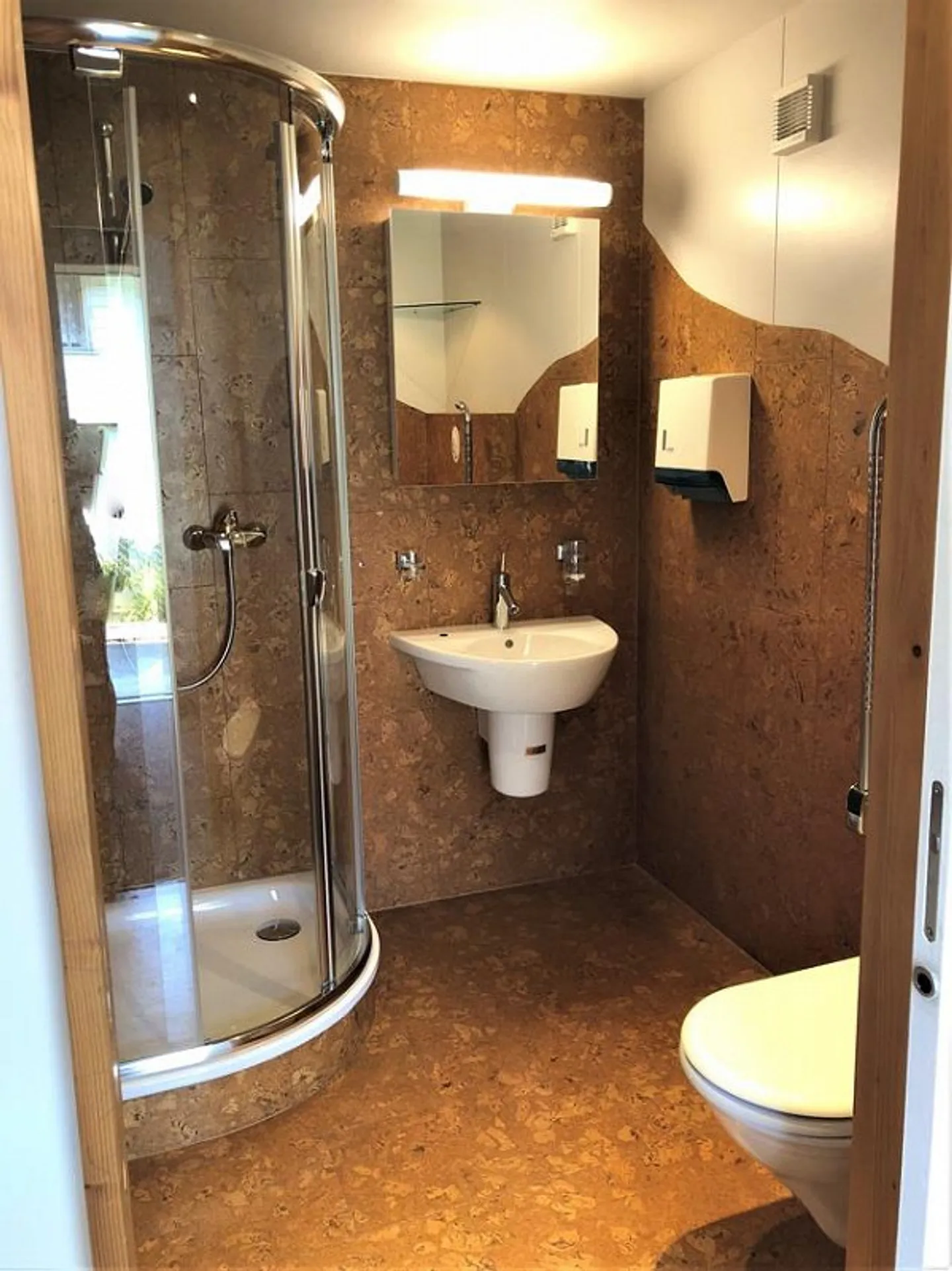 Large 2.5-room apartment in the middle of the village - Photo 5 of 8