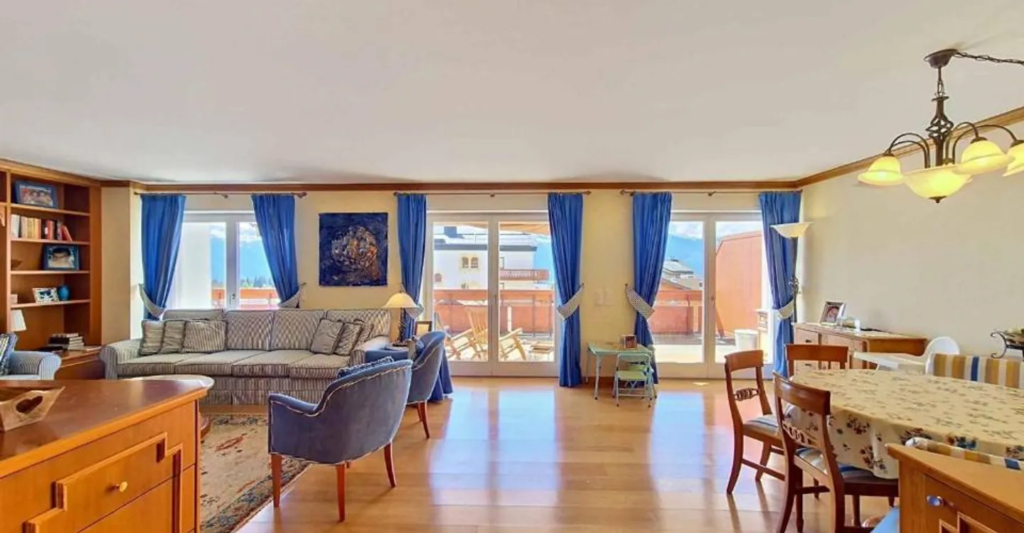 Spacious 7.5 rooms ideally located in the heart of the resort - Photo 2 of 9