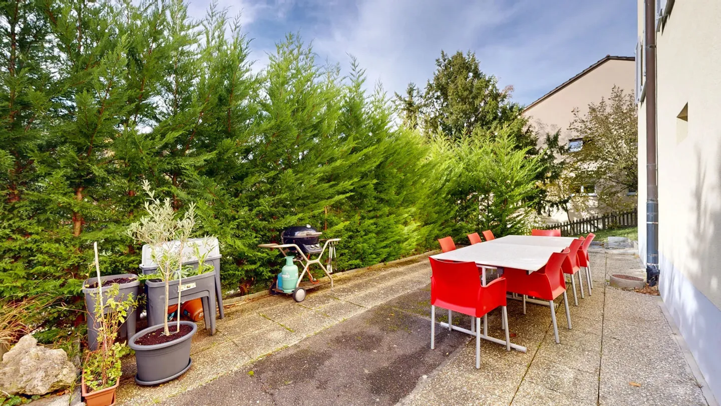 Charming Attic Apartment - Photo 5 of 7