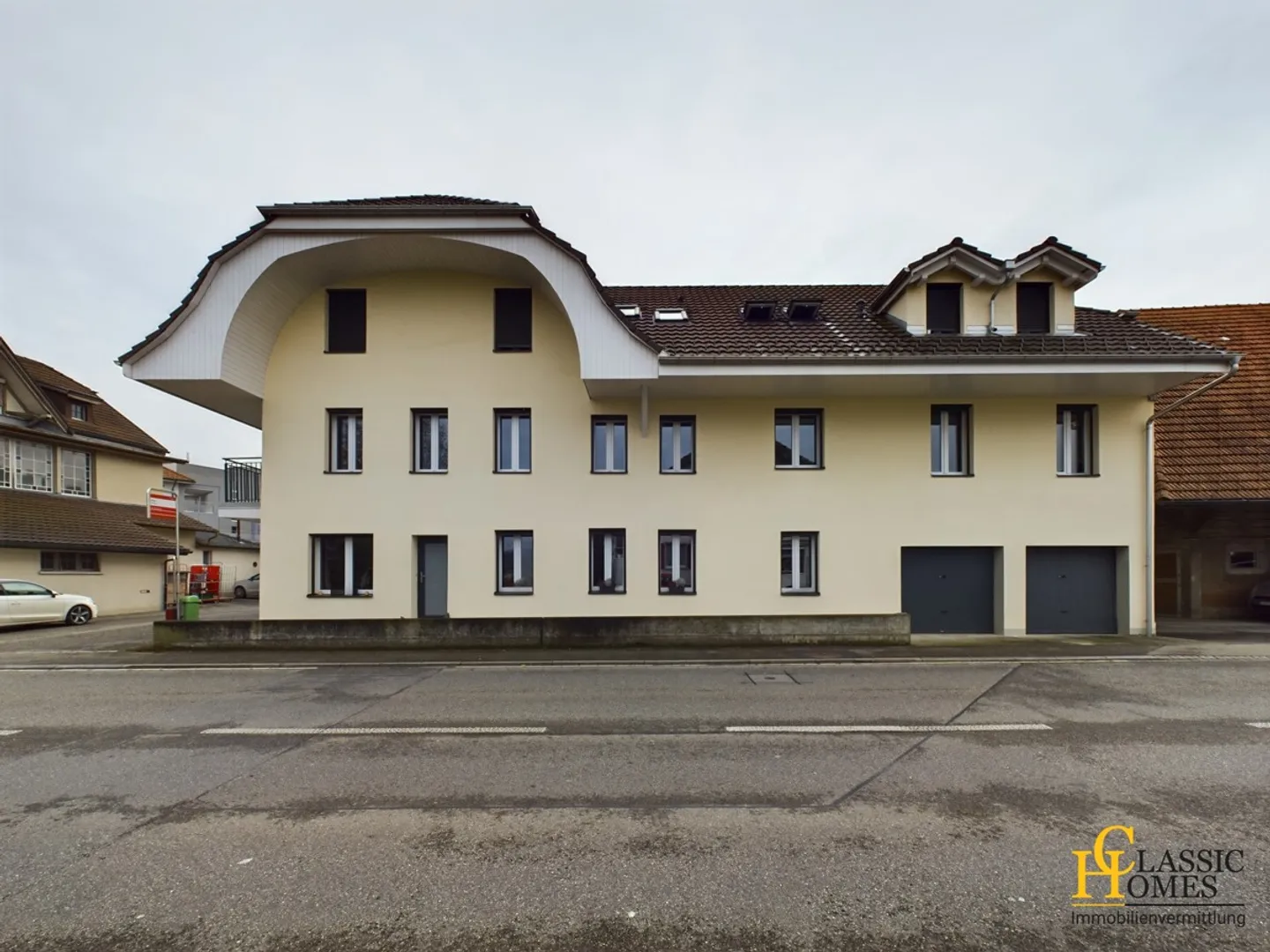 Newly Renovated Multi-Family House - Gross Yield 4.6% - Photo 2 of 15