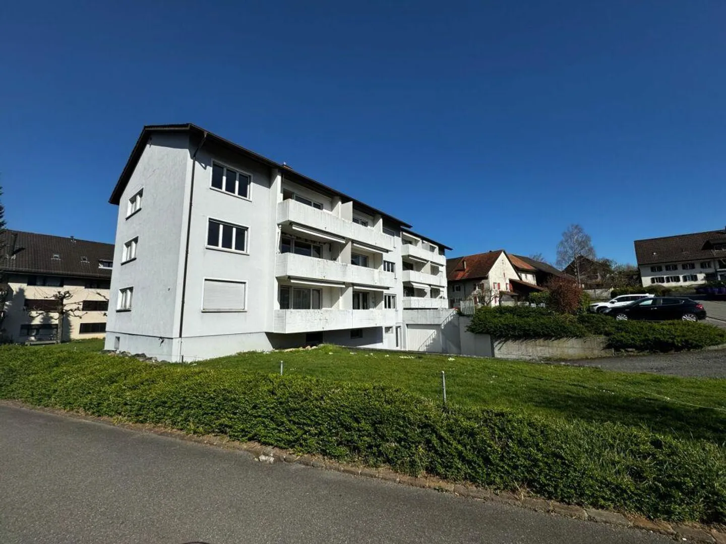 3.5-Zimmer-Wohnung mit sonnigem Balkon an ruhiger Wohnlage - Foto 1 von 6