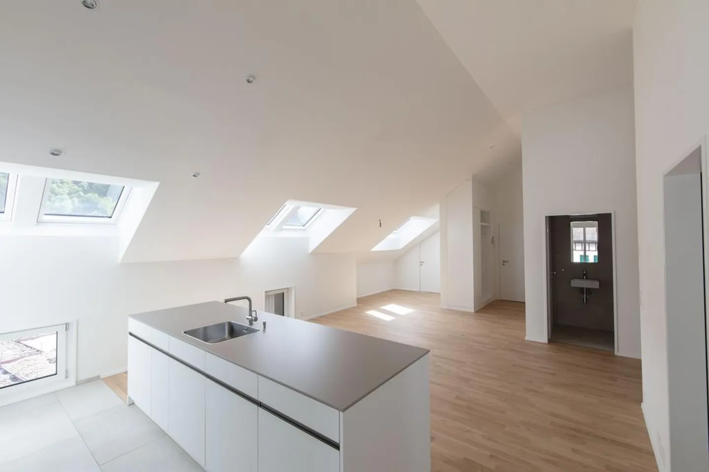 Helle 3.5 Zimmer-Dachwohnung - Ihr Wohnglück beginnt hier! - Foto 2 von 12