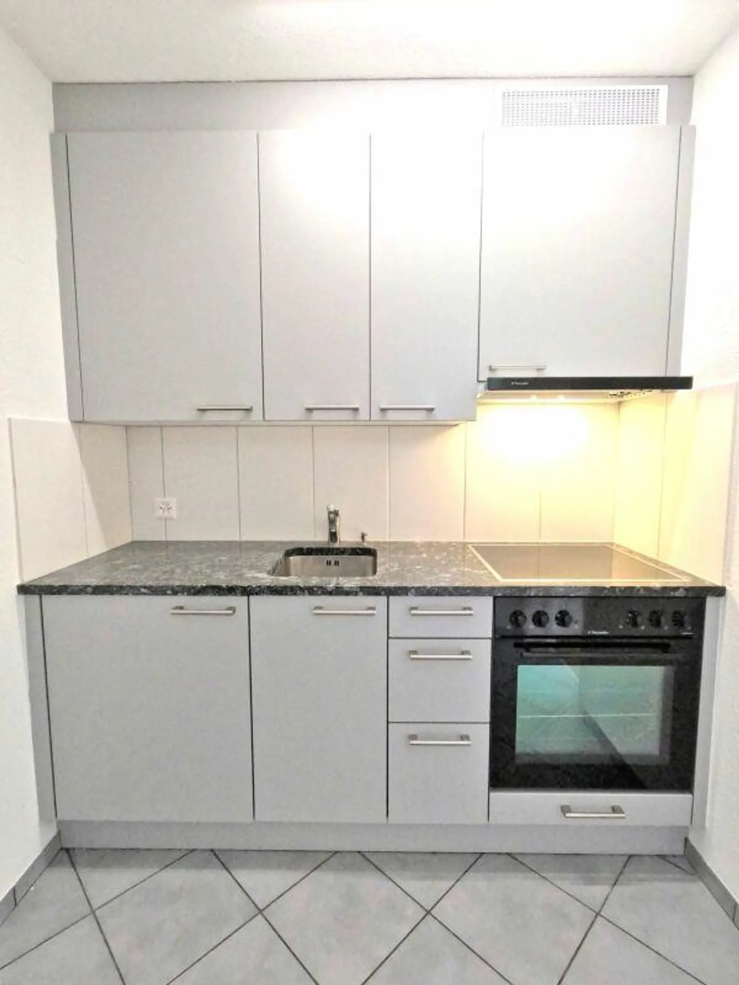 Ideal Single Apartment with Balcony! - Photo 3 of 8