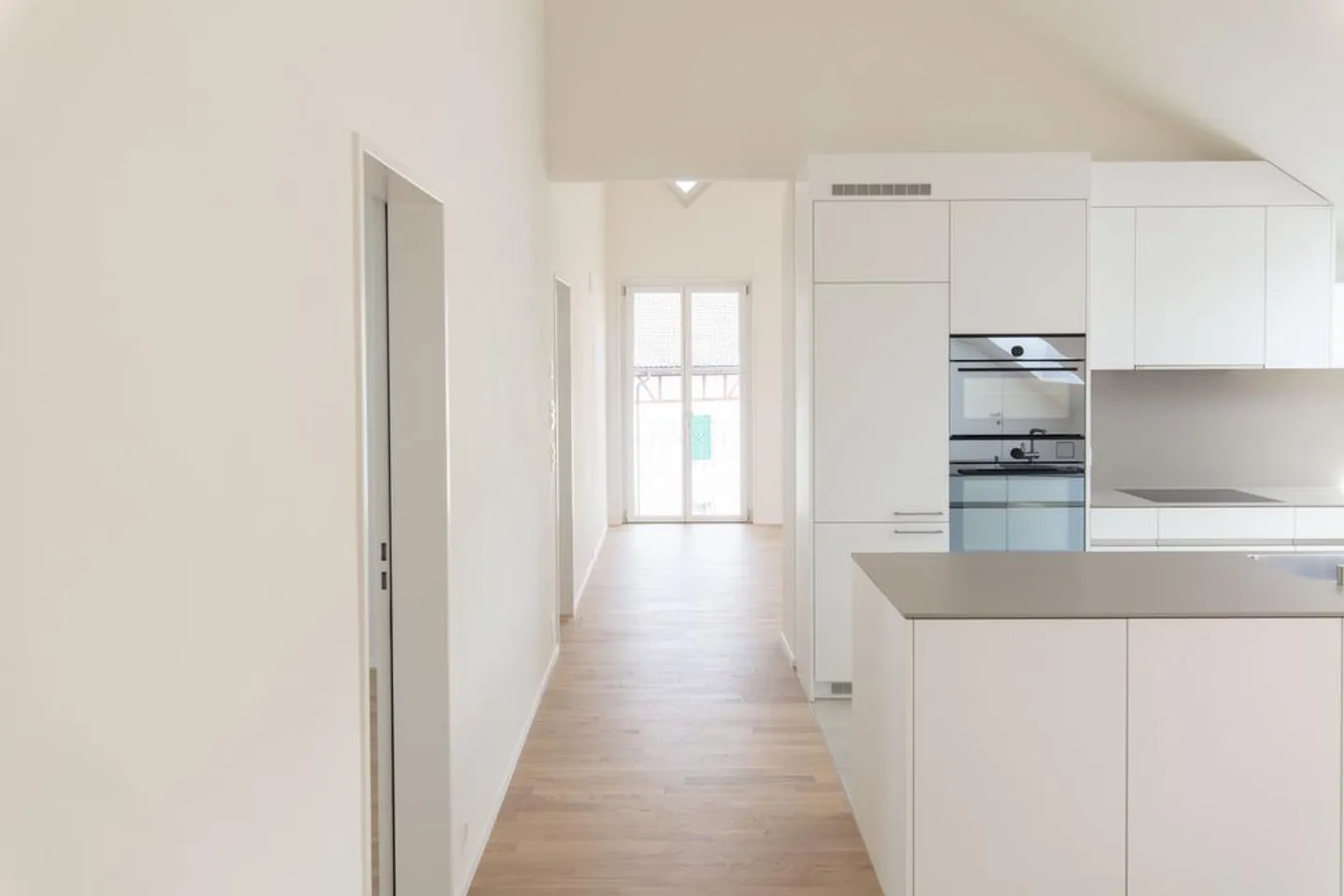 Helle 3.5 Zimmer-Dachwohnung - Ihr Wohnglück beginnt hier! - Foto 4 von 12
