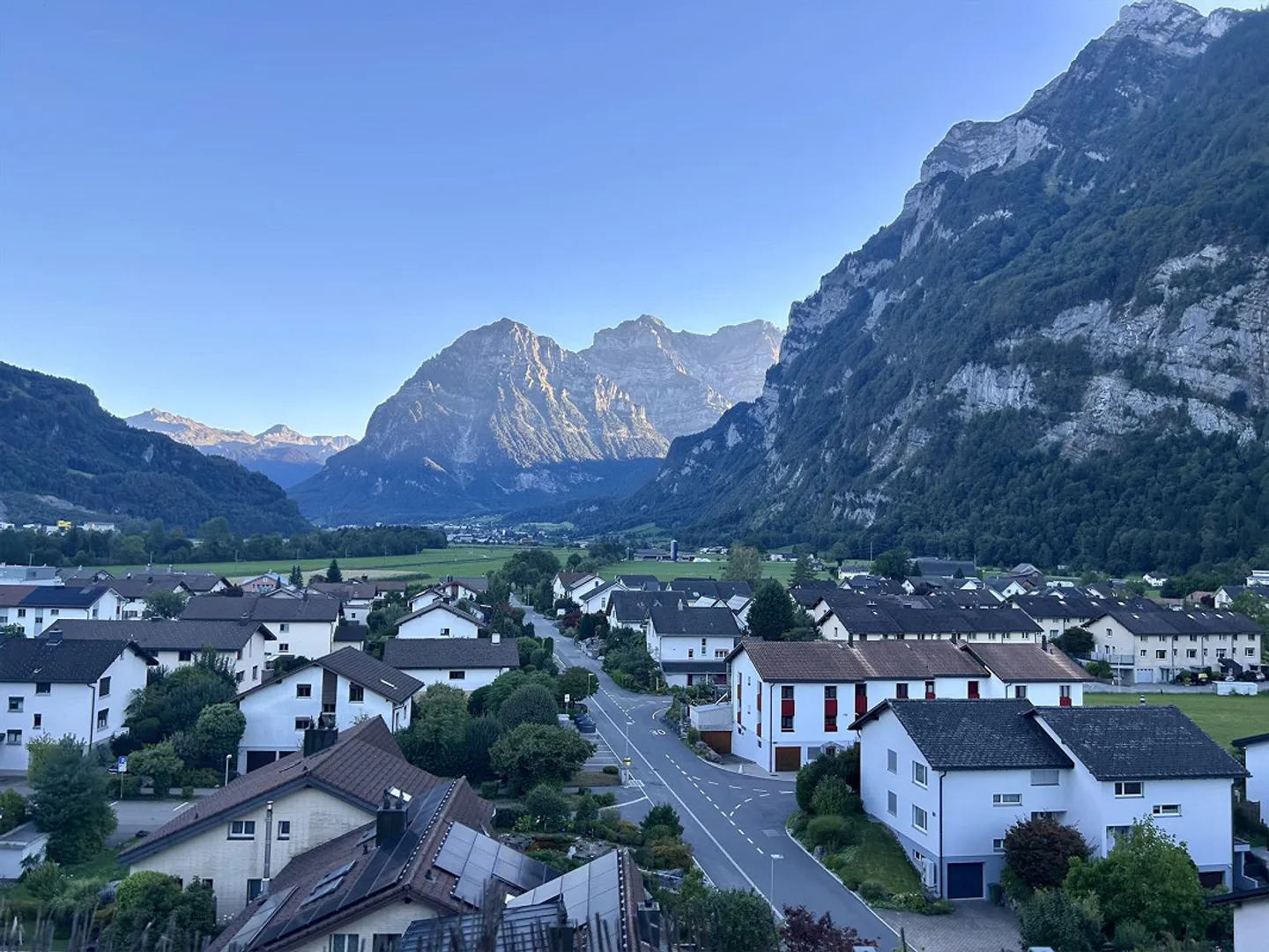 Appartement confortable avec une vue imprenable sur le Glarnerland - Photo 5 sur 7
