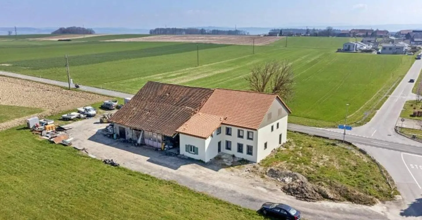Opportunity: 2 semi-detached villas + barn, at the gates of Estavayer - Photo 2 of 11
