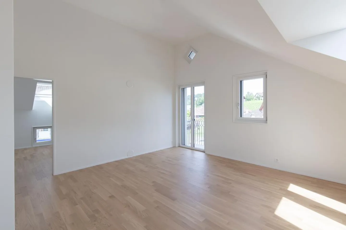 Helle 3.5 Zimmer-Dachwohnung - Ihr Wohnglück beginnt hier! - Foto 6 von 12