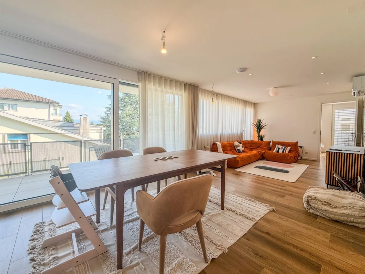 CON CLIMATIZZATORE INTEGRATO - Grande appartamento di 4,5 stanze con 130m² PPE - Terrazza di 25m² - Foto 2 di 12