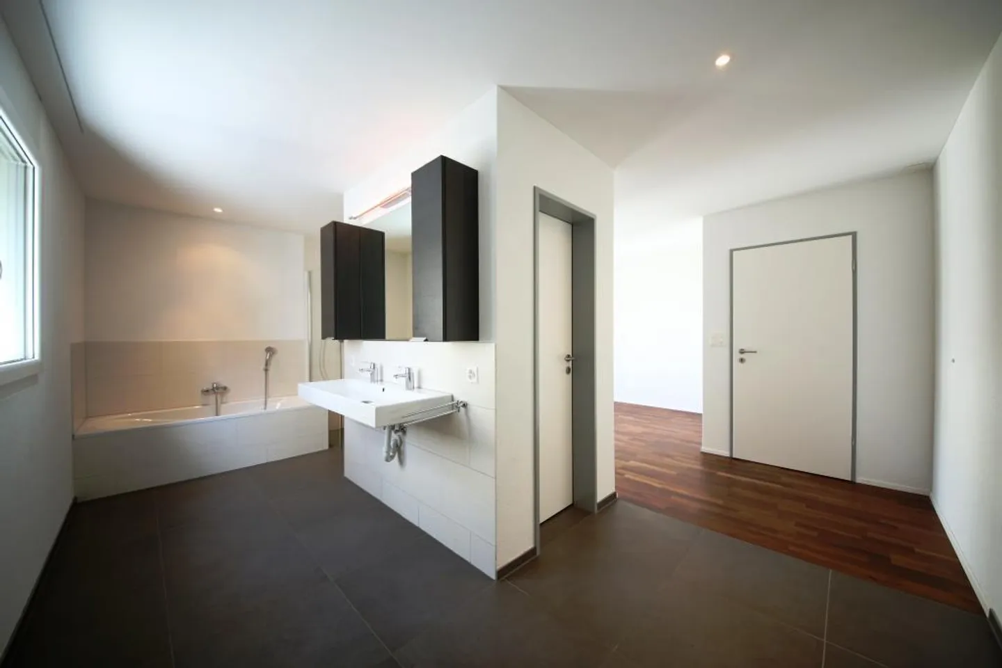 Moderne Wohnung der Sonderklasse! - Foto 3 von 6