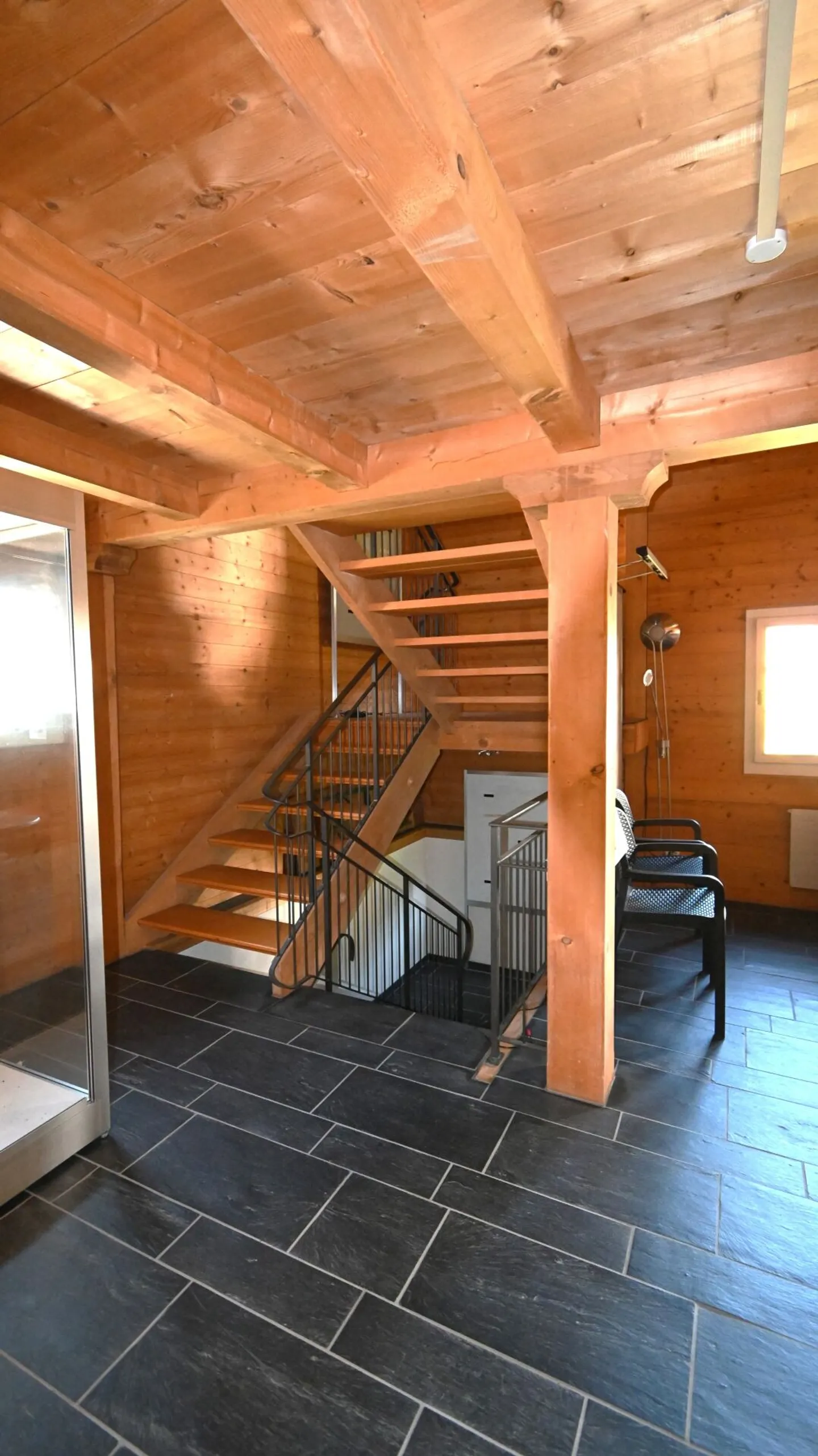 Vita di campagna in una casa indipendente e versatile con due appartamenti e spazi studio. - Foto 4 di 31