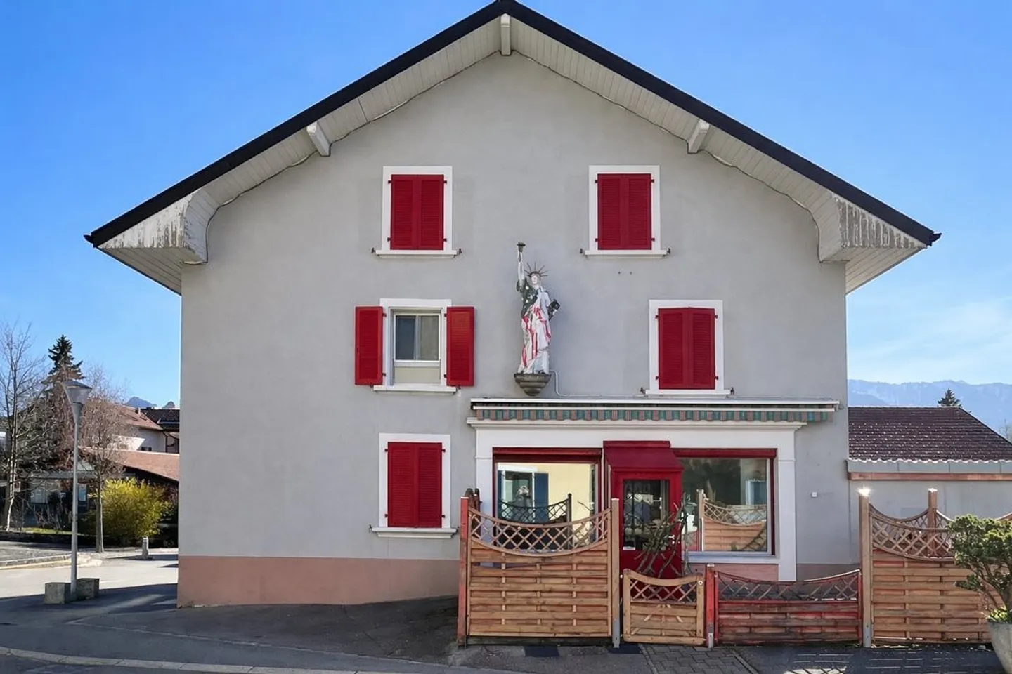 2.5 room apartment at CHF 1140.-/month including charges - Photo 1 of 6