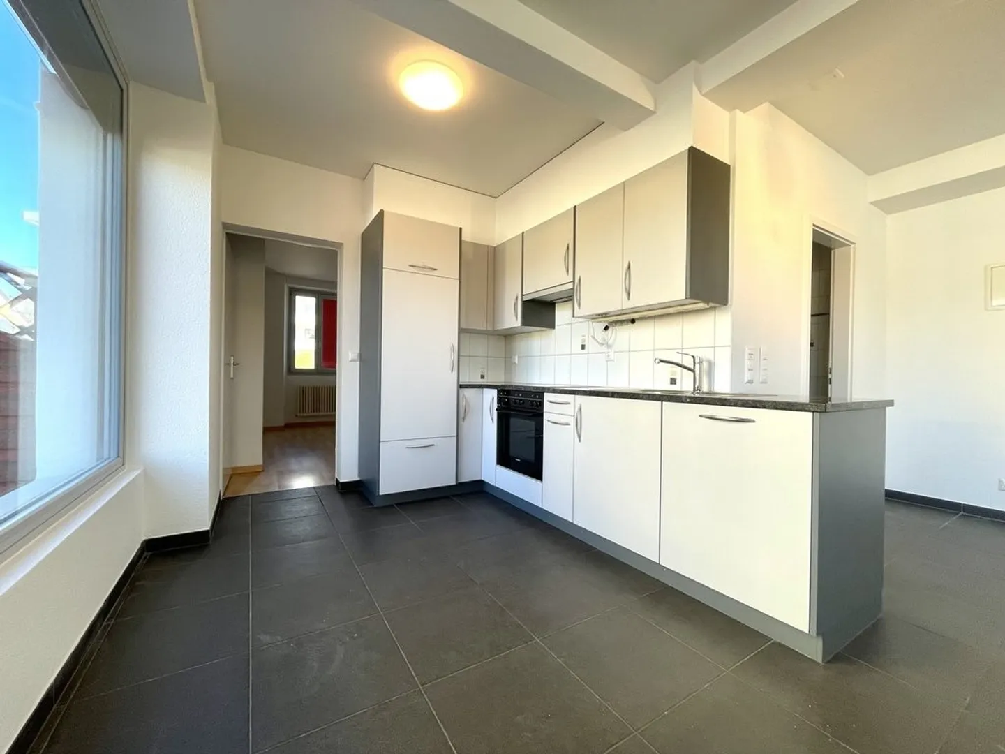 2.5 room apartment at CHF 1140.-/month including charges - Photo 2 of 6