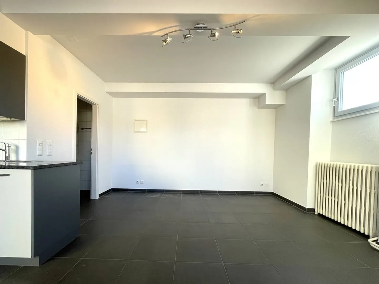 2.5 room apartment at CHF 1140.-/month including charges - Photo 3 of 6