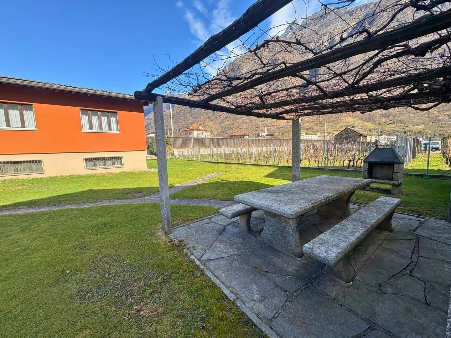 NEW PRICE!!! UNIQUENESS AND PRIVACY, WITH A BEAUTIFUL GARDEN - Photo 8 of 10