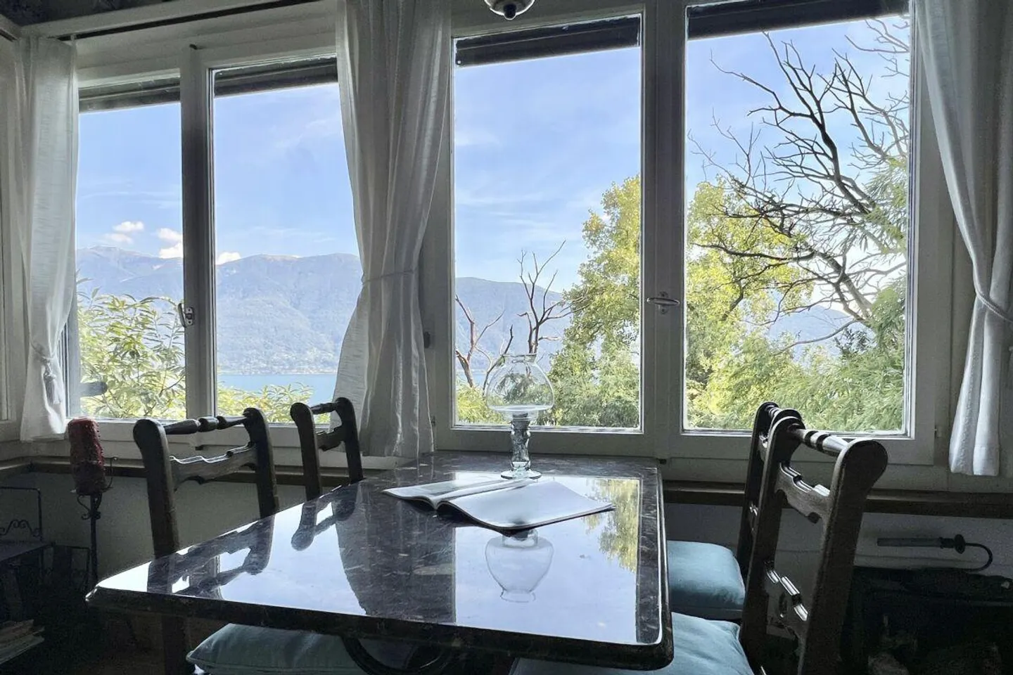 Cottage with magnificent lake view, private beach and many "steps to happiness" - Photo 11 of 30