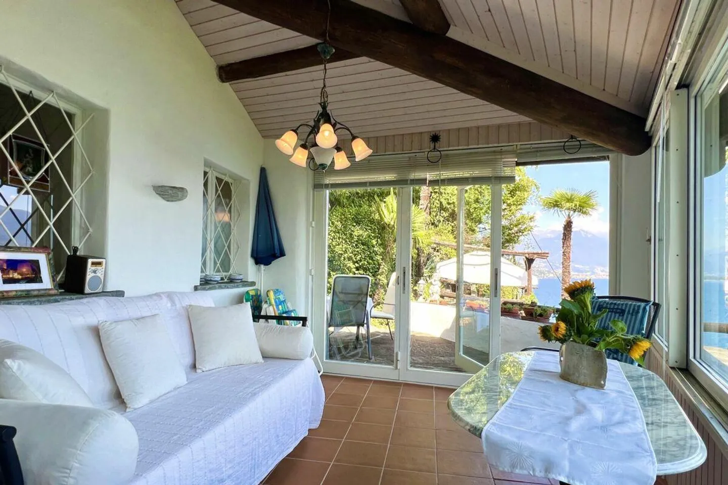 Cottage with magnificent lake view, private beach and many "steps to happiness" - Photo 17 of 30